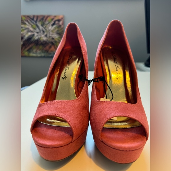 Street Society Peach and Gold Platform High Heels. Size 8 1/2 . Only One Left!! - Picture 8 of 8